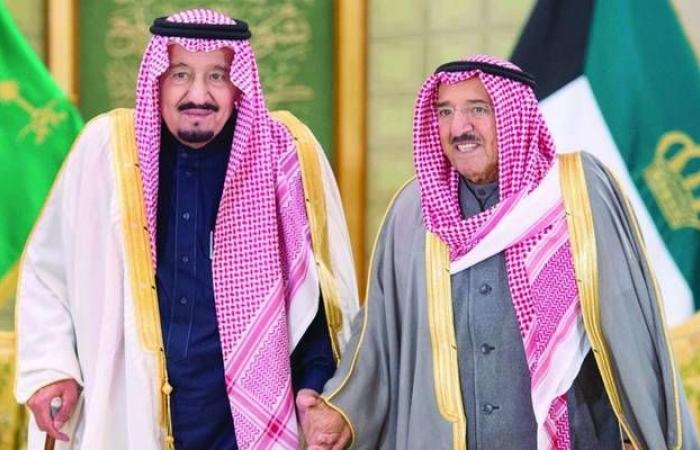 أمير الكويت للملك سلمان: نقف مع السعودية فيما يمس أمنها