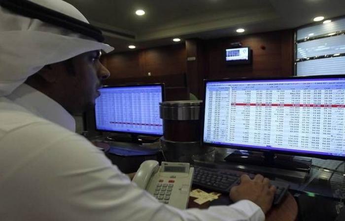سوق الأسهم السعودية يعاود نزيف النقاط.. بضغط البنوك و"سابك"