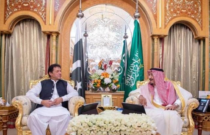 بالصور.. الملك سلمان يبحث مع عمران خان مستجدات الأوضاع الإقليمية
