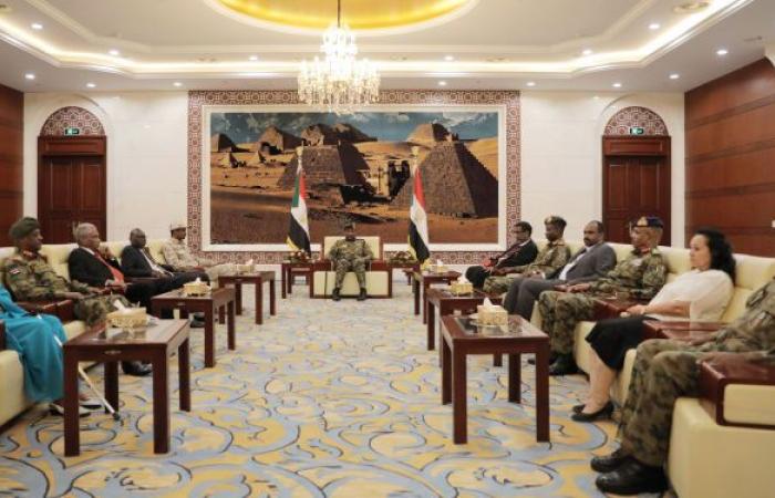 رئيس جيش تحرير السودان يجدد أمام حمدوك عدم اعترافه بالإعلان الدستوري أو الحكومة
