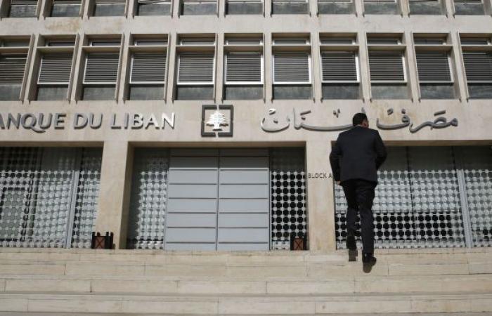 خبراء اقتصاد: قرار حاكم مصرف لبنان المركزي ليس كافيا لحل الأزمة