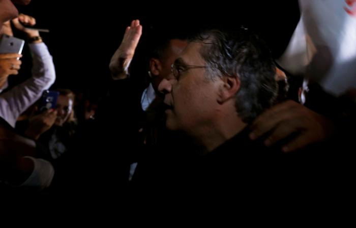 بالفيديو... فرحة عارمة لحظة خروج مرشح الرئاسة التونسية نبيل القروي من السجن