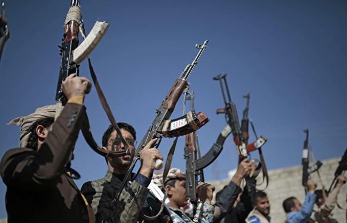الحوثي ينشر فيديو لكيفية تعامل جنوده مع جرحى التحالف