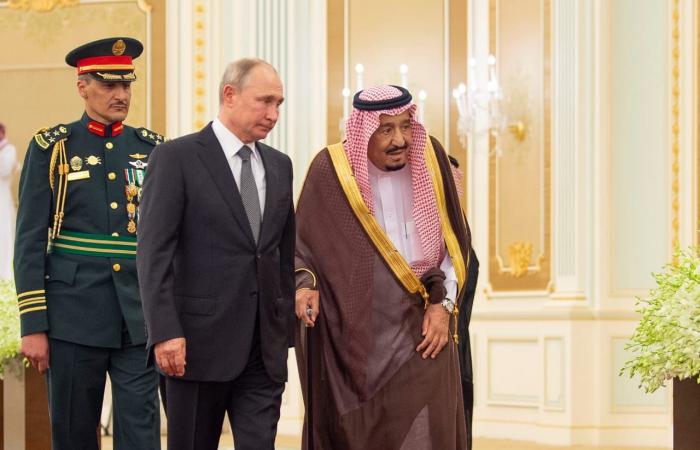 صور.. استقبال خادم الحرمين وولي العهد السعودي للرئيس الروسي
