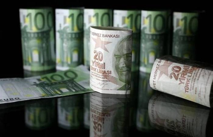 خسائر حادة للأسهم والليرة التركية مع مخاوف العقوبات