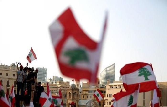 اللبنانيون يتوافدون للميادين واجتماع مرتقب لحكومة الحريري