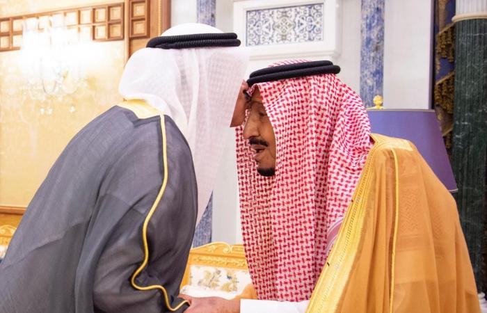 صور.. وزير الخارجية الكويتي يصل الرياض ويلتقي الملك سلمان
