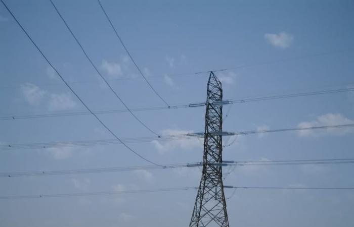 السعودية للكهرباء تعلق على تأثر أبراج النقل بحفر الباطن بالأمطار
