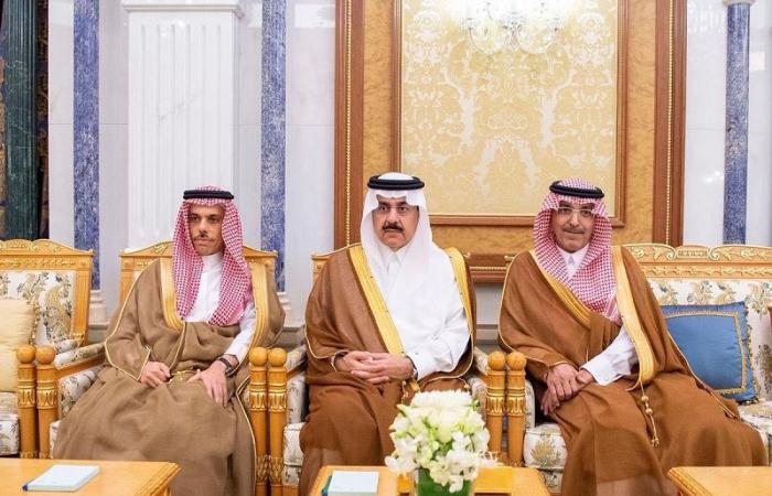 صور.. الملك سلمان يستقبل الرئيس التنفيذي للمنتدى الاقتصادي العالمي