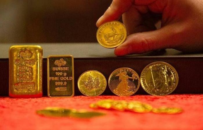 الذهب يرتفع 8 دولارات مع عودة الشكوك التجارية