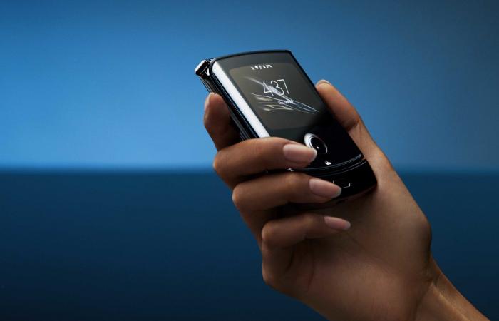 Motorola Razr يعود إلى الحياة رسميًا بشاشة قابلة للطي