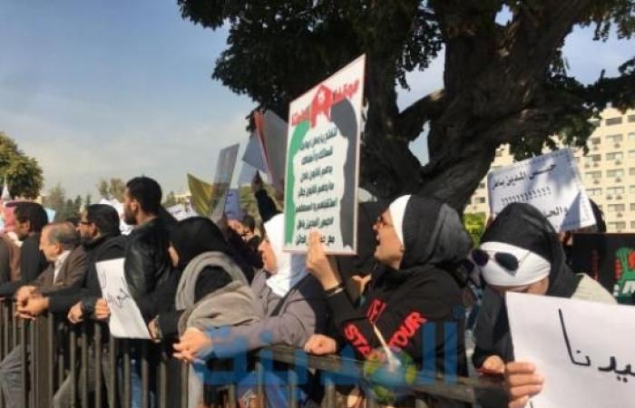 فيديو وصور :  اعتصام امام النواب يطالب بوقف حبس