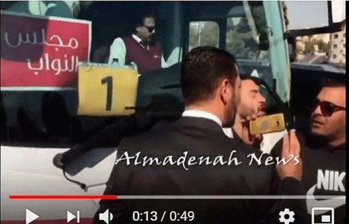 بالفيديو : موعظة عاجلة من النائب القضاة لاحد المعتصمين امام المجلس