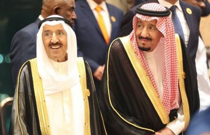 أمير الكويت يتسلم دعوة خادم الحرمين الشريفين لحضور القمة الخليجية