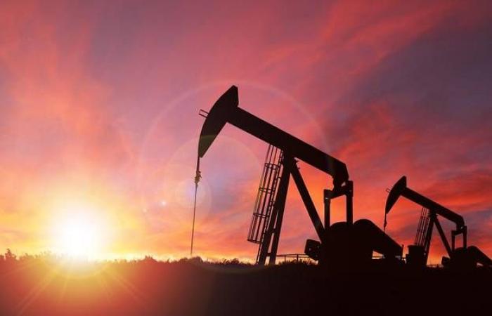 محدث.. أسعار النفط ترتفع بأكثر من 1% عند التسوية