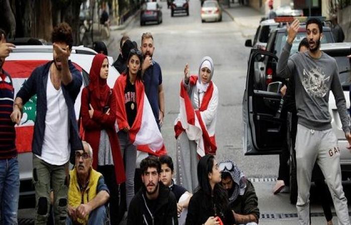 لبنان.. إصابة عسكريين إثر مواجهات بالحجارة مع معتصمين