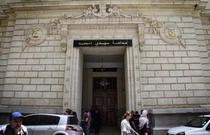 الحكم بالسجن على رئيسين سابقين للحكومة ووزراء ومسؤولين بالجزائر