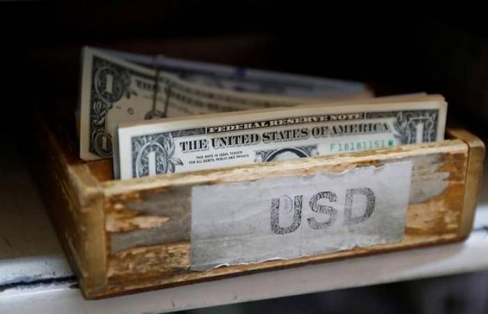 محدث.. الدولار يتحول للارتفاع عالمياً بعد تصريحات ترامب وبيانات اقتصادية