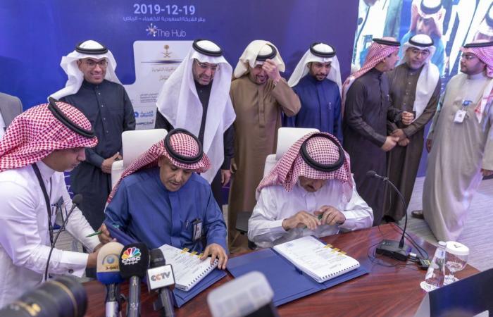 السعودية للكهرباء توقع 4 عقود لتنفيذ مشروع العدادات الذكية (صور)