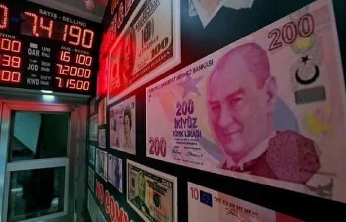 ارتفاع الأسهم والليرة التركية بعد قرار خفض الفائدة