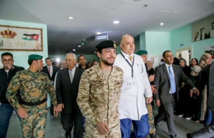 بالفيديو والصور : ولي العهد يزور مستشفى الأمير حسين