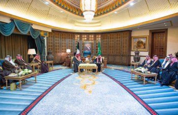 الملك سلمان يجري مباحثات مع رئيس الوزراء الكويتي