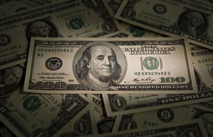 الدولار الأمريكي يتراجع عالمياً مع مكاسب الين والفرنك
