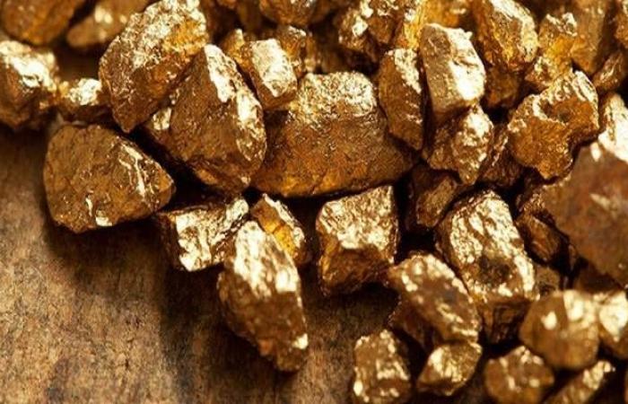 أسعار الذهب تتراجع هامشياً مع ترقب بيانات اقتصادية