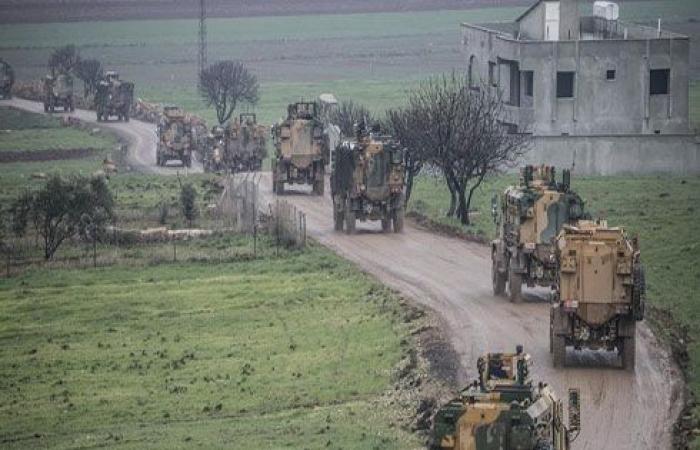 قصف تركي مكثف لمواقع قوات النظام السوري في بلدة النيرب بريف إدلب
