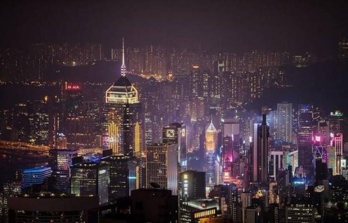 هونج كونج تعتزم إنفاق 15 مليار دولار لتحفيز الاقتصاد
