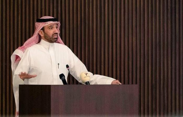 وزير الموارد البشرية يقرر توطين منافذ بيع 9 أنشطة بالسعودية