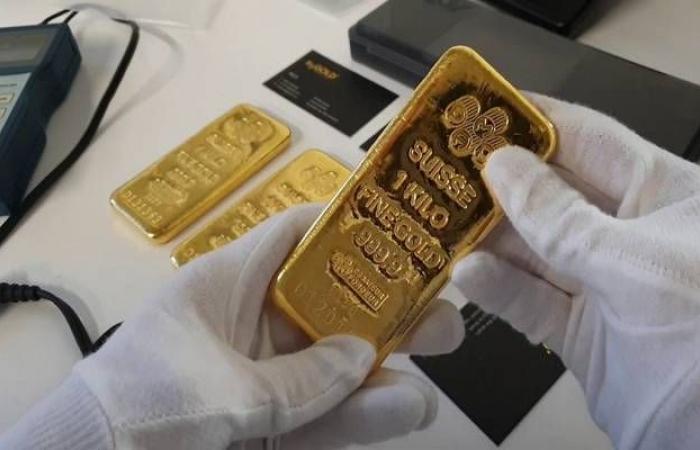 محدث.. الذهب يعزز مكاسبه عالمياً لـ30 دولاراً بعد بيانات اقتصادية