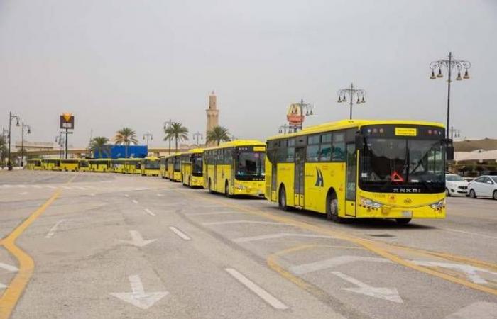 بالصور.. السعودية تستخدم مركبات وزارة التعليم لنقل المواطنين العائدين من الخارج
