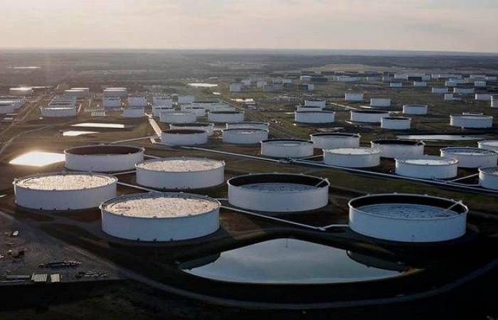 مخزونات النفط الأمريكية ترتفع 15 مليون برميل