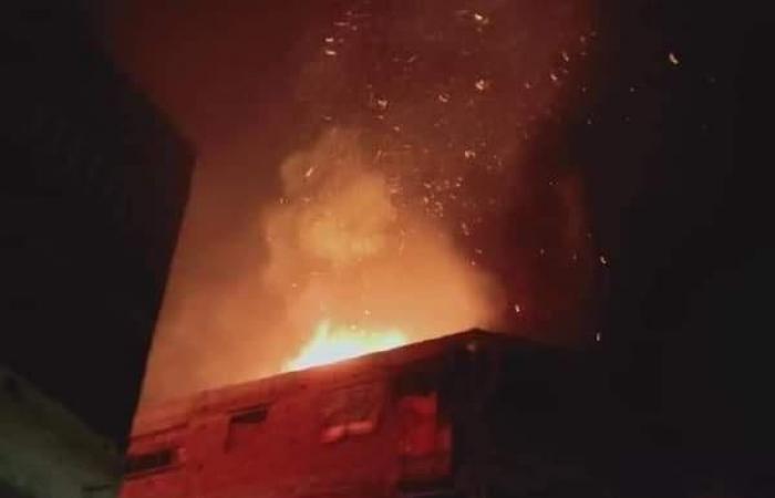 اندلاع حريق هائل داخل منزل بالبصارطة في دمياط