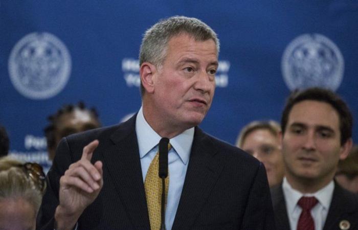 رئيس بلدية مدينة نيويورك ينهي حظر التجول