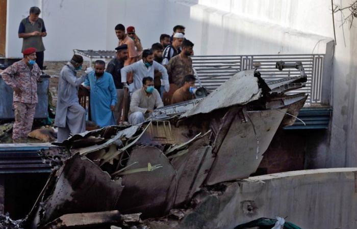 الطياران لم يكونا في كامل تركيزهما.. ما علاقة "كورونا" بتحطم الطائرة الباكستانية؟