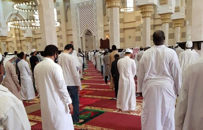 في مكة.. أول صلاة جمعة بعد تعليق 3 أشهر في ظل الالتزام بالتعليمات