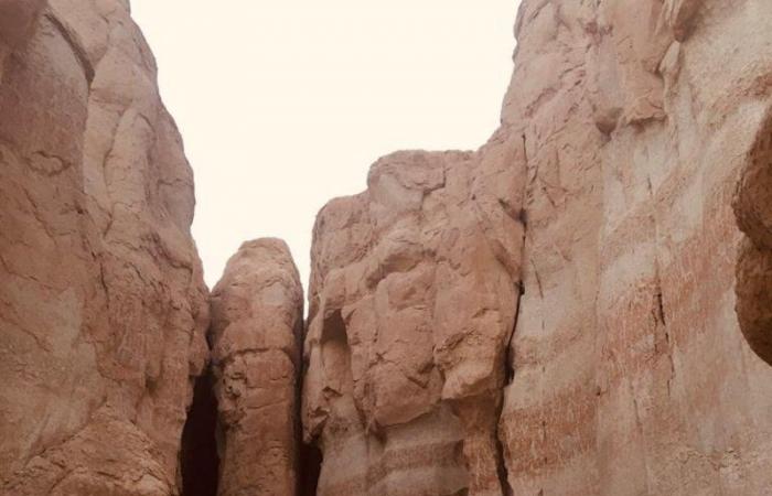 بالصور "جبل الشبعان" بالأحساء بين قصص المجد العربية وسحر أشكاله الصخرية