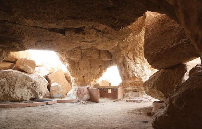 بالصور "جبل الشبعان" بالأحساء بين قصص المجد العربية وسحر أشكاله الصخرية