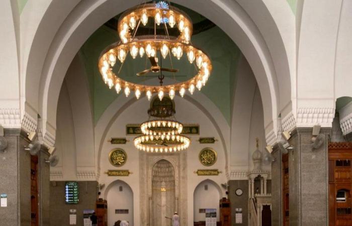 بالصور.. "الشؤون الإسلامية" تجدد فرش مسجد قباء بتكلفة تناهز ٩٠٠ ألف ريال