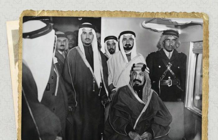 صورة تاريخية.. المؤسس في أول رحلة تجريبية لقطار الرياض – الدمام