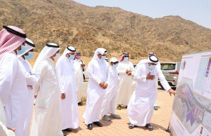 أمين عسير يتفقد المشاريع البلدية والمنطقة الصناعية بمحافظة محايل