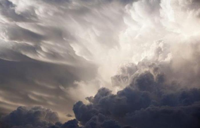 الحصيني: رياح قوية على مناطق عدة وأمطار بأخرى