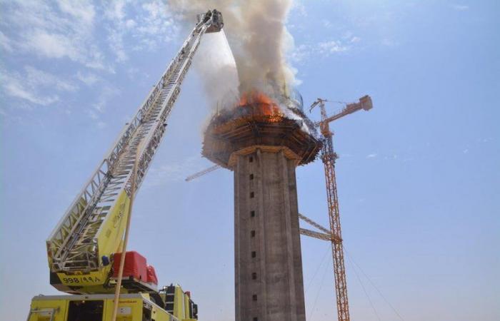 بالصور.. إخماد حريق في مبنى "الزراعة والمياه" بسكاكا ولا إصابات