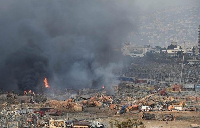وزير الصحة اللبناني: 30 قتيلاً و3 آلاف جريح في انفجار مرفأ بيروت
