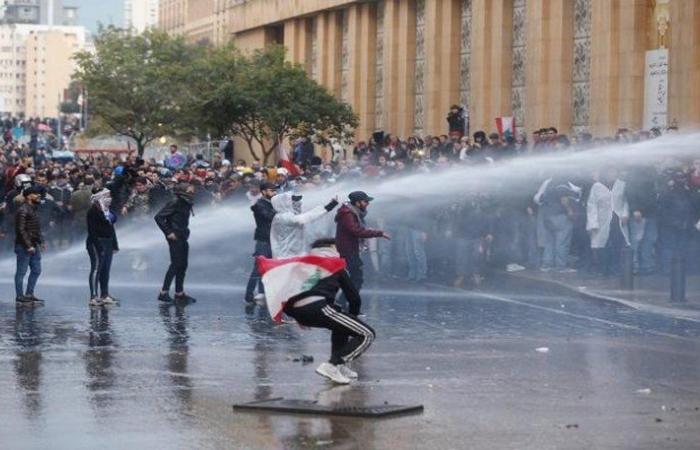 لبنان.. توتر واشتباكات بين محتجين وقوات الأمن في محيط البرلمان