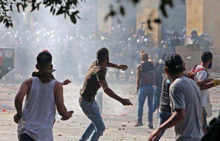 سقوط قتيل من الشرطة اللبنانية خلال الاشتباكات مع المحتجين