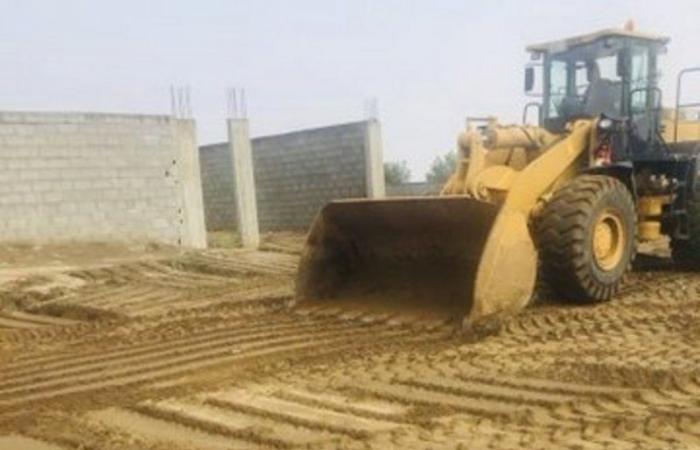 بلدية صامطة تكثف أعمالها لنزح مياه الأمطار في جازان