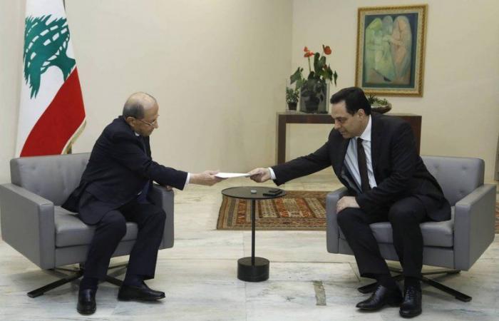 الرئيس اللبناني يقبل استقالة الحكومة